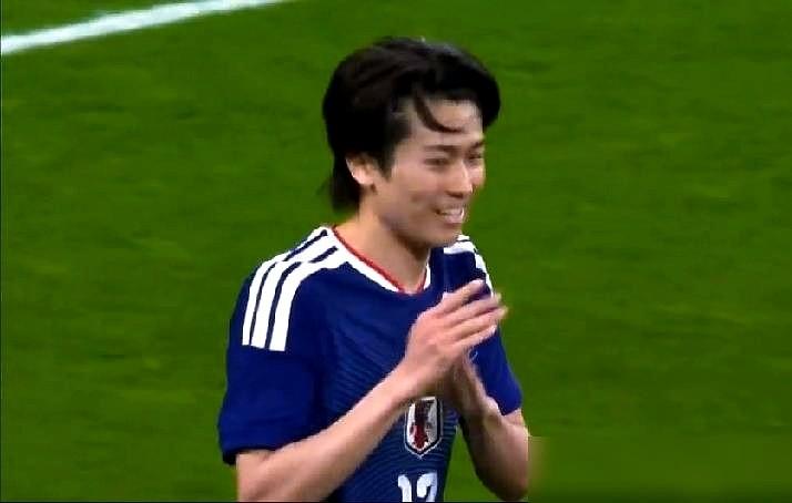 看到久尔杰维奇说中国球员“没天赋只有勤奋”，我心里咯噔一下，挺酸的。这老头带队