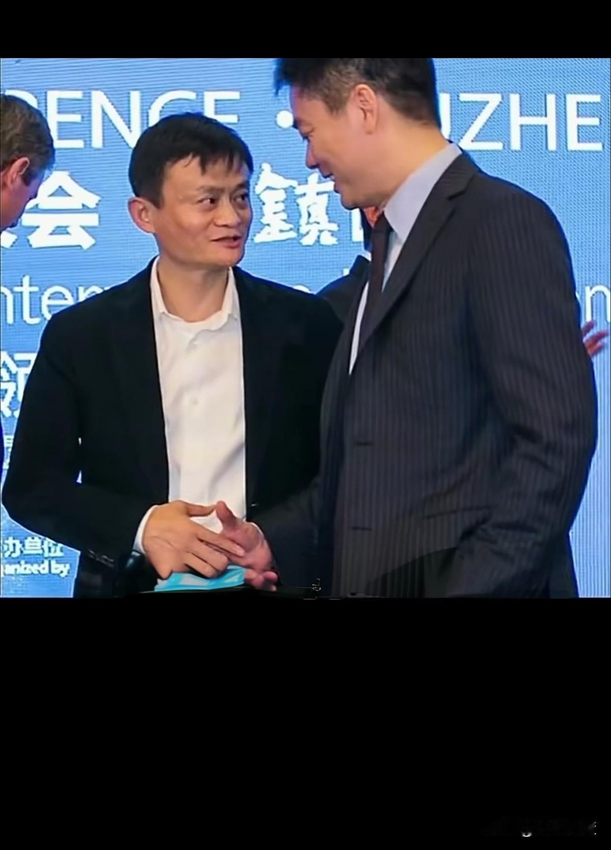 有人说马云厉害，马云是原创，刘强东是模仿；也有人说刘强东是为老百姓谋福利，而马云