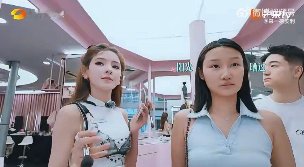 张予曦卖得好也教得好卖货的同时还当起“化妆老师”，张予曦这波操作也太贴心了！这