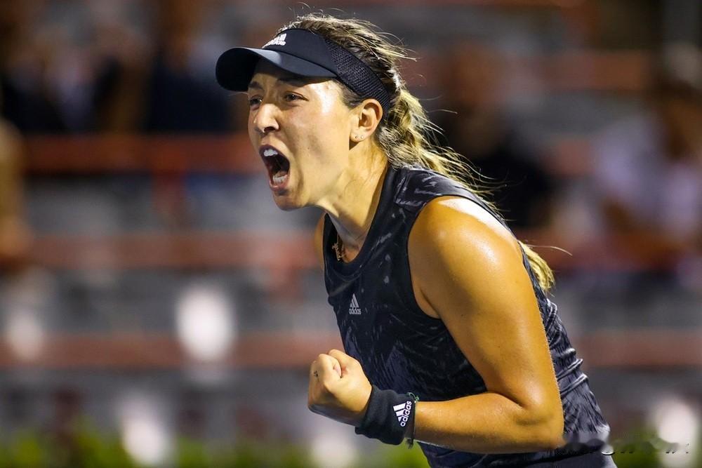 佩古拉只爱网球不爱钱富家女佩古拉家庭条件优越，所以她一门心思都在网球上。2月2