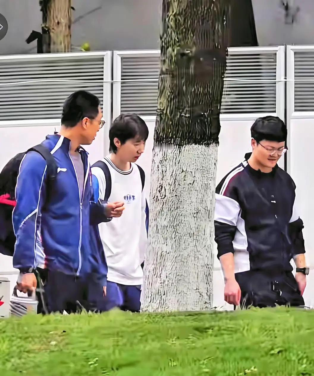王曼昱新体能教练暖心细节圈粉！王曼昱的新体能教练周到细心的小细节最近打动了不少球