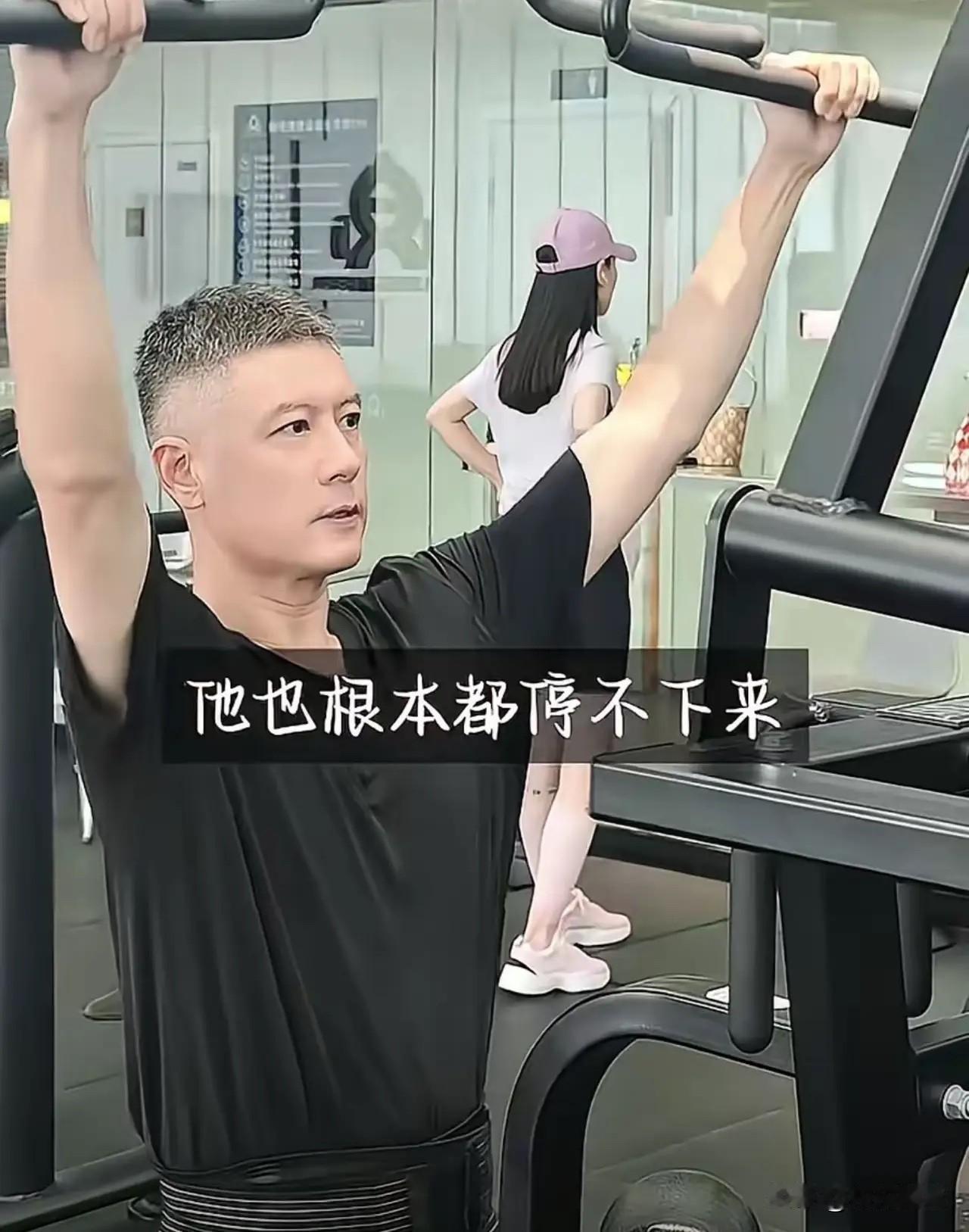 孙骁骁二胎孕期健身照曝光，引发网友热议。照片中，怀孕6个月的她身穿运动装，四肢纤