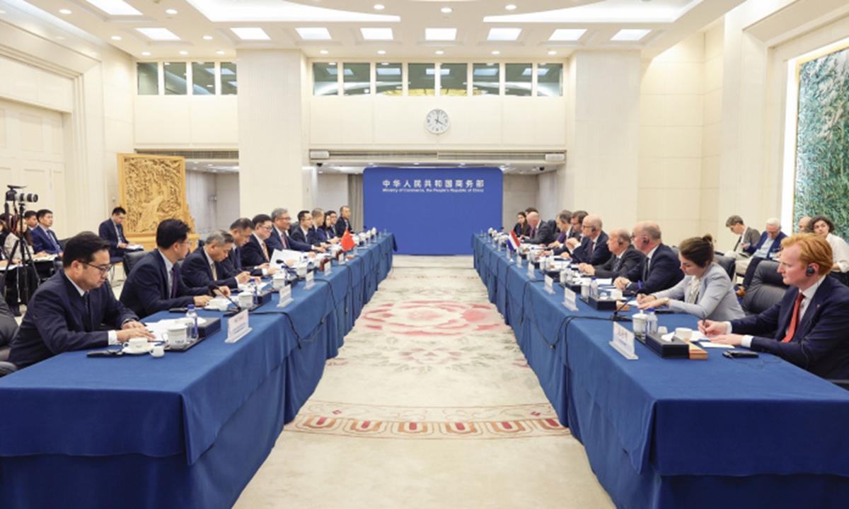 荷兰官员曾经表示，如果中国断供稀土，他们会采取“必要手段”，这口气让人想起几百年