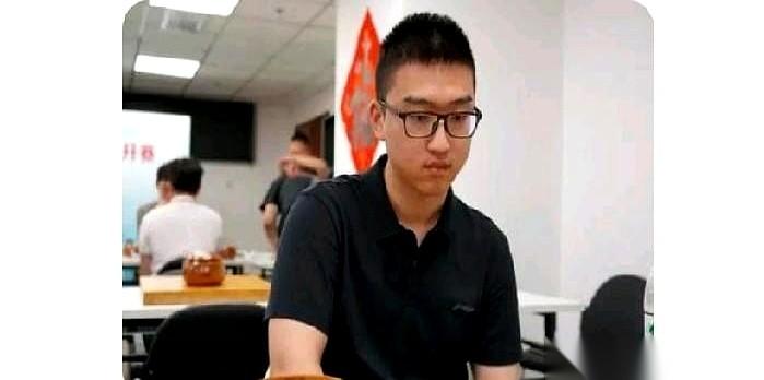 好家伙，半决赛四强，刷下来一看，清一色的中国人。我还以为咱们棋手一夜之间集体开