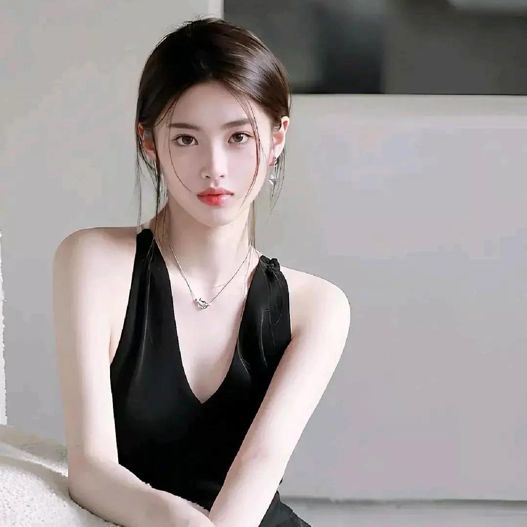 黑丝吊带甜美少女，温柔氛围满满！甜美女神范十足性感优雅天花板高颜值美女一