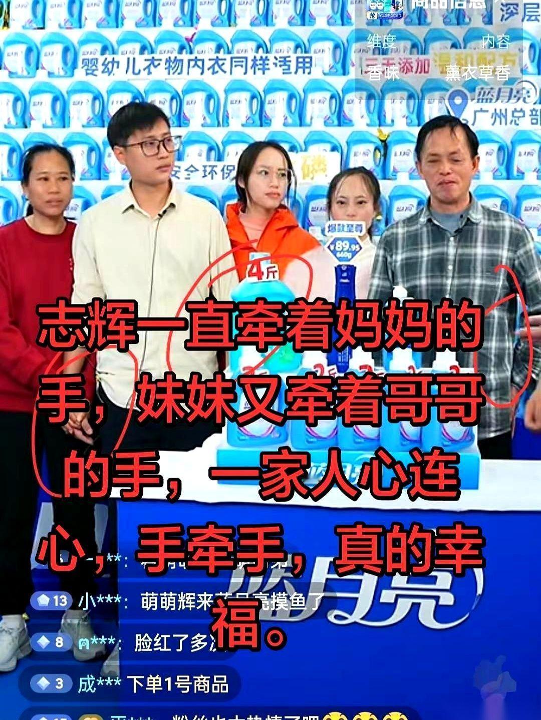 真有点恍惚。之前，是爸妈死死拽着他的手，全世界都揪着心，生怕这孩子再走丢了。