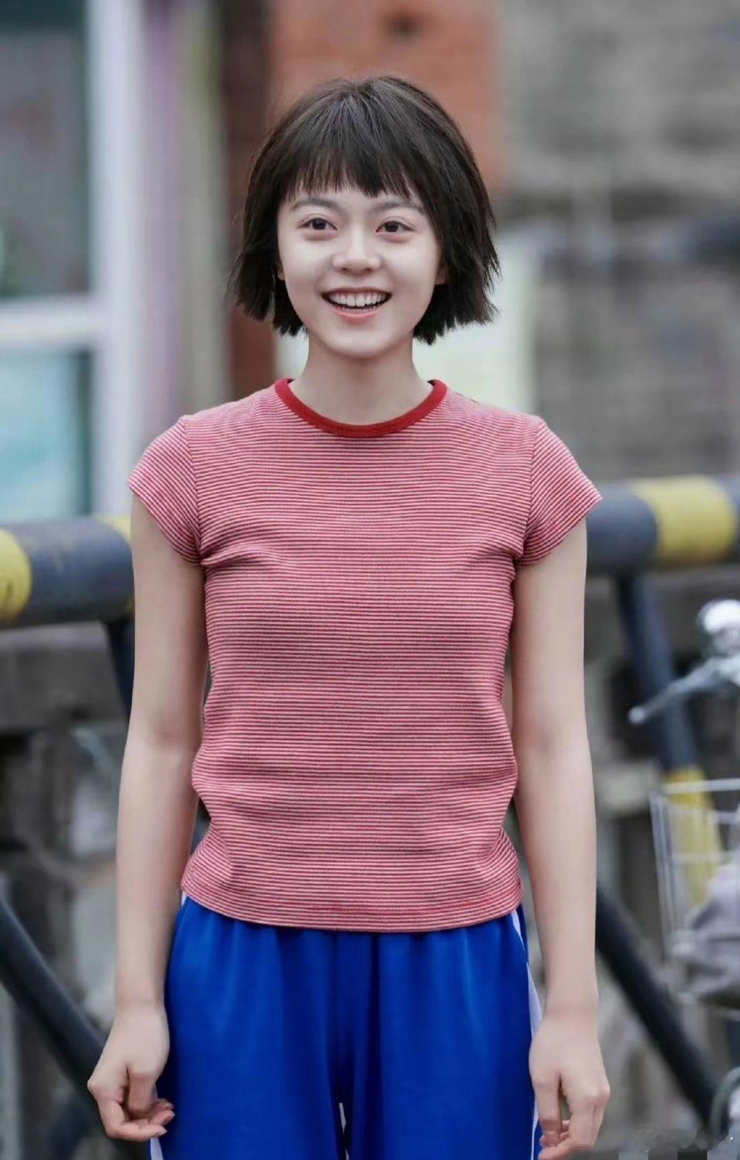 赵今麦这脸太绝啦！不管啥妆造都好看满满的少女感让人喜欢得不行。​​​