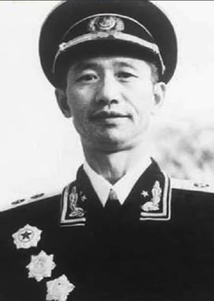 1941年，八路军炊事员去河边挑水做饭，偶然发现许多奇怪的脚印，就跑去跟周希汉汇