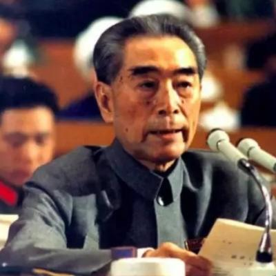 1955年，人民英雄纪念碑开工以后，林徽因认为碑文应该用楷体来写，但具体由谁来写