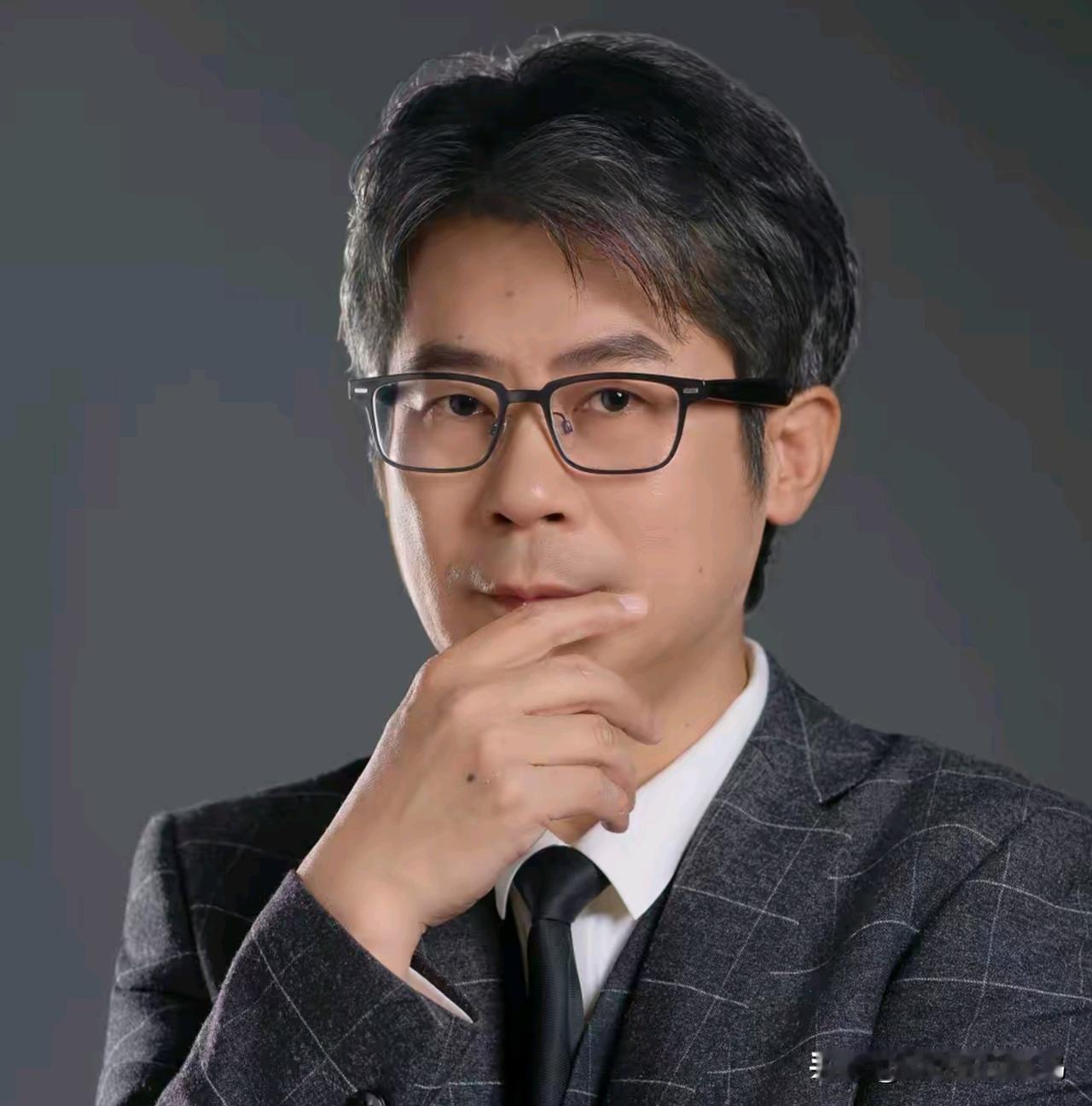 @广州王云松律师：你刚进二八的时候。李圣律师队伍里多了你这么个战友，好多网友跟我