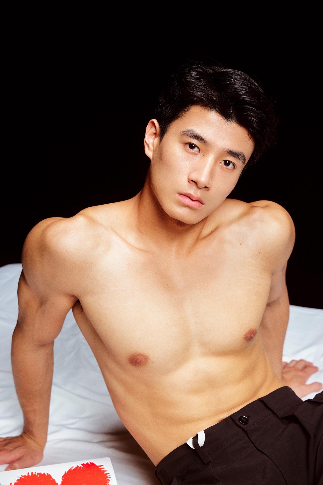 你会喜欢这种感觉薄肌审美肌肉摄影深圳男生拍照
