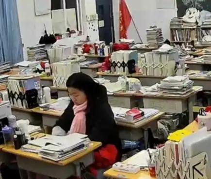一位父亲说：“当今三大废，第一种，大学毕业，有学历，没学问，有文凭，没文化，大