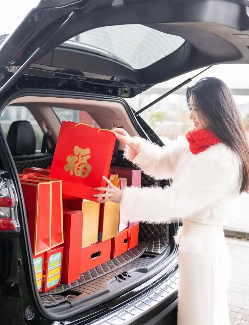 这哪是“老子给儿子拜年”？这简直是“父爱如山”的真实展现。距离过年还有十几天