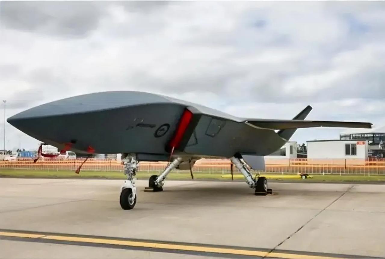 澳大利亚购买美国武器也是想谋求区域霸权。据路透社报道称，澳大利亚于9日宣布，已