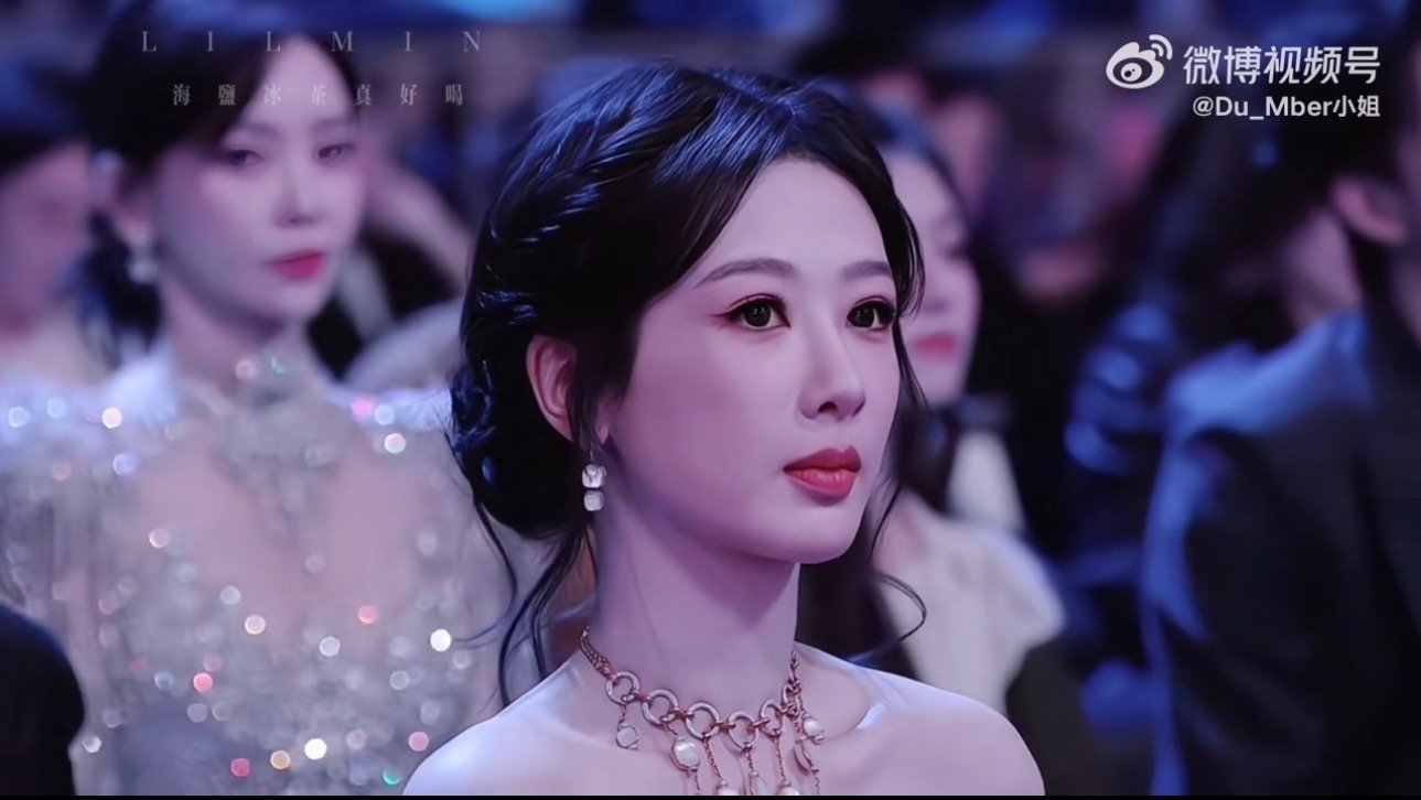 杨紫聊天到一半发现被镜头拍杨紫大花气质杨紫聊天到一半发现镜头被拍哈哈哈哈哈哈