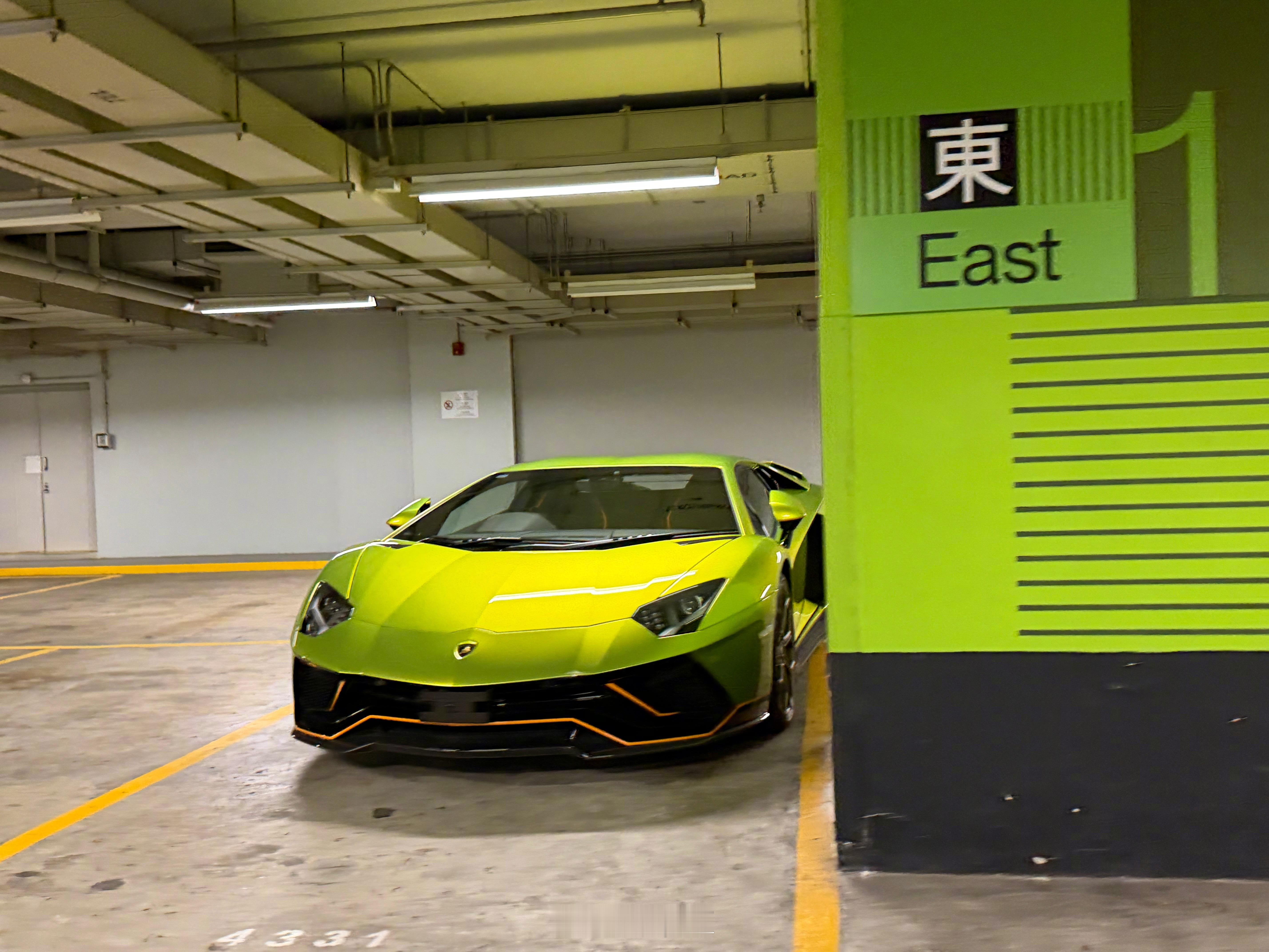 上一台大牛的绝唱，LP780-4～全球限量350台，相比SVJ去掉了大尾翼，我感