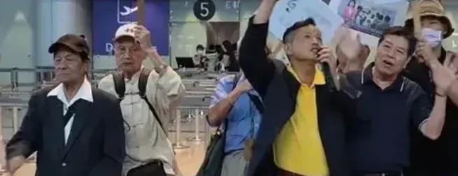 马英九率台湾省大九学堂学子今天启程赶赴大陆参访，台独分子今天一大早就赶到机场大声
