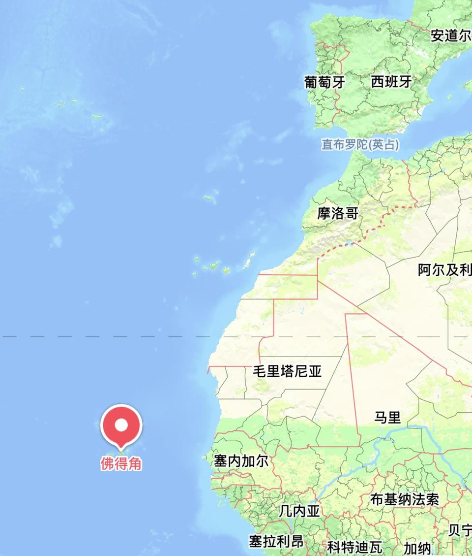 网上找到佛得角的位置，确实是个小岛。相当于咱们上海旁边的崇明岛吧。人口5