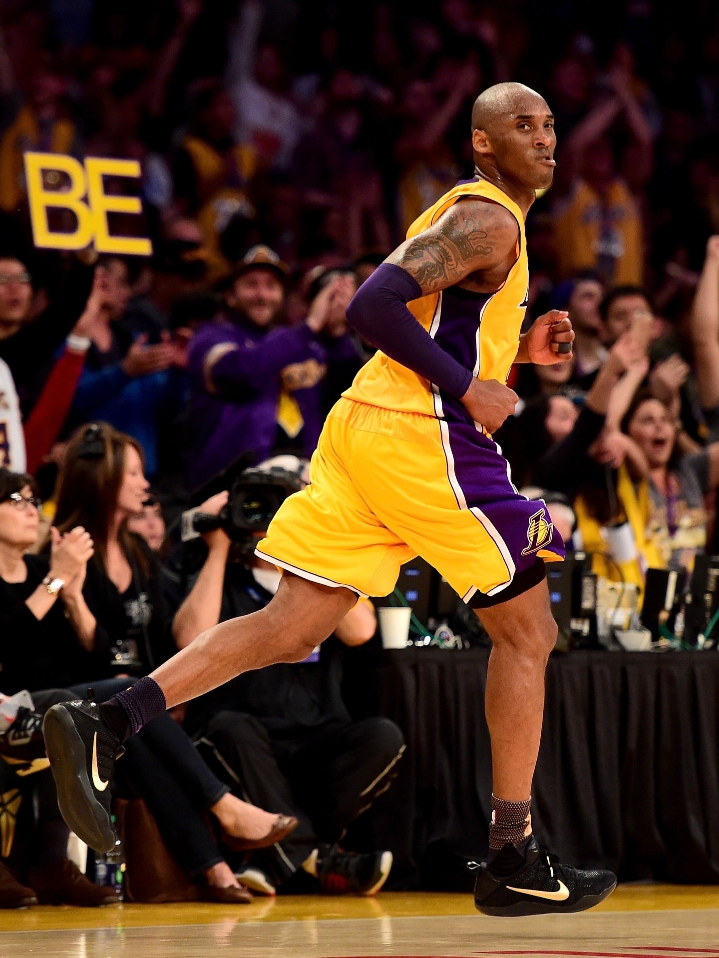 曼巴永恒！十年前的今天，科比在生涯最后一战狂砍60分，完美谢幕！一声“Mamb