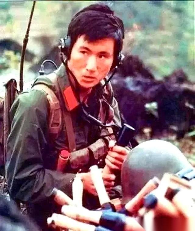 “我就是从死人堆里爬出来的，你确定要动手？”一个工商局的干部，对着上门讹钱的地