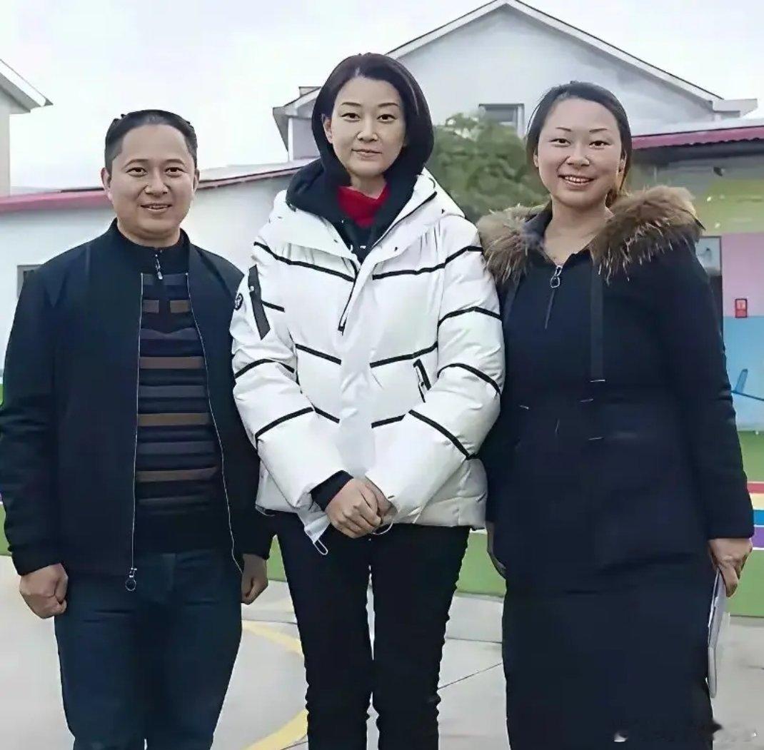 中间这位曾经是多少人崇拜的女神