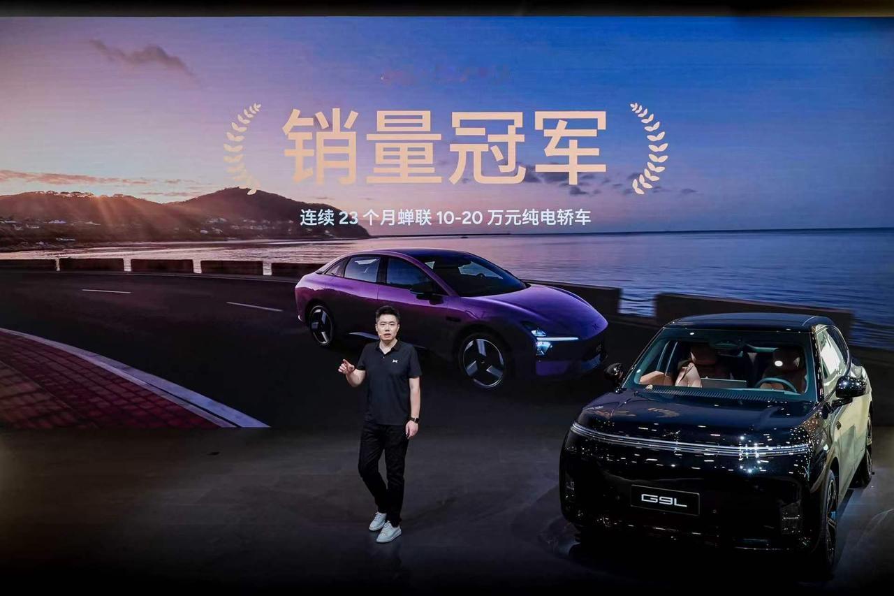 小鹏MONA成都车展现场高能上新！MONA系列M03、L03双车齐亮相
