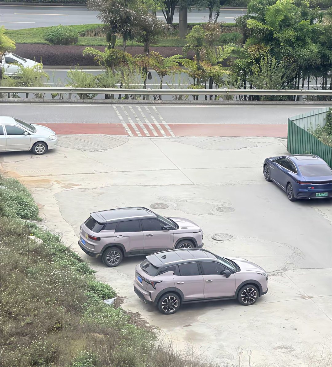油车的痛点就在于开不了几天又要加油了，每次加油就羡慕电车……没错，我现在对电车的