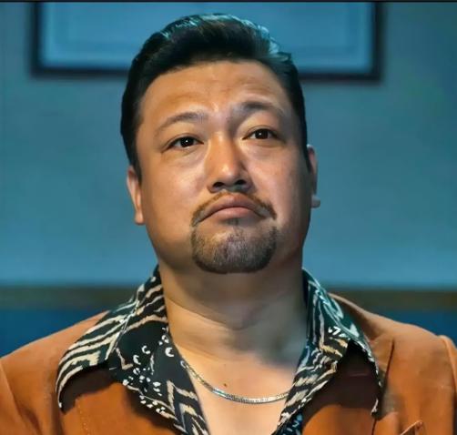 “贾冰被熟人偷拍只说了四个字！”贾冰私人饭局被同桌“兄弟”偷拍1分42秒，掐头去
