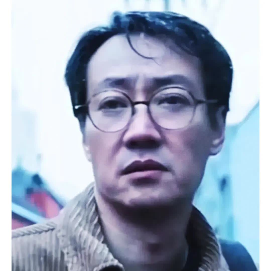 辛柏青的状态不太好，朋友透露他不愿意出门，不接电话，也不回微信，整天就盯着朱媛媛