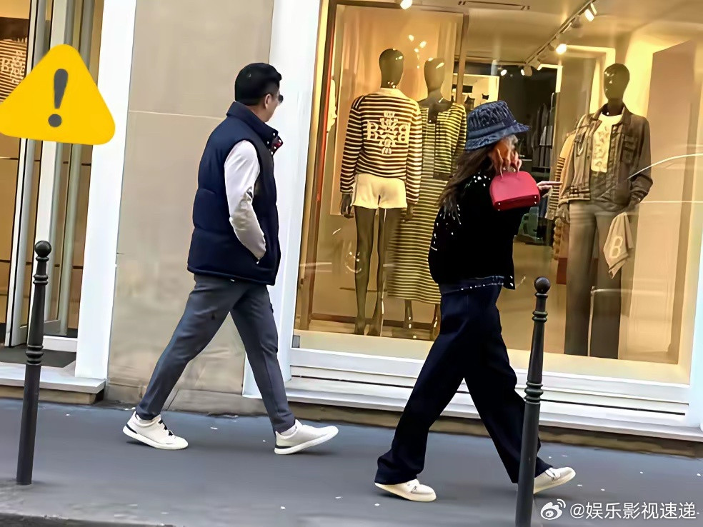 刘强东再现巴黎陪章泽天，今年的情况变了，虽说还是一样的逛街，一样的二人度蜜月，没