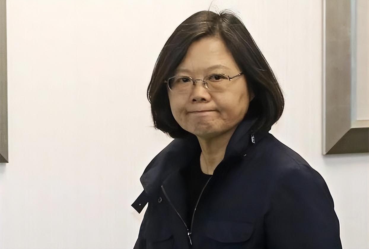 蔡英文做梦没想到，自己重出江湖第二天，台民意机构爆发“恶战”8月6日，台民意