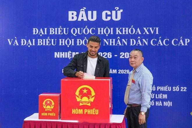 全球归化全球入籍黄轩同志以越南公民身份参加全国十六大选举投票——“能成为越南人