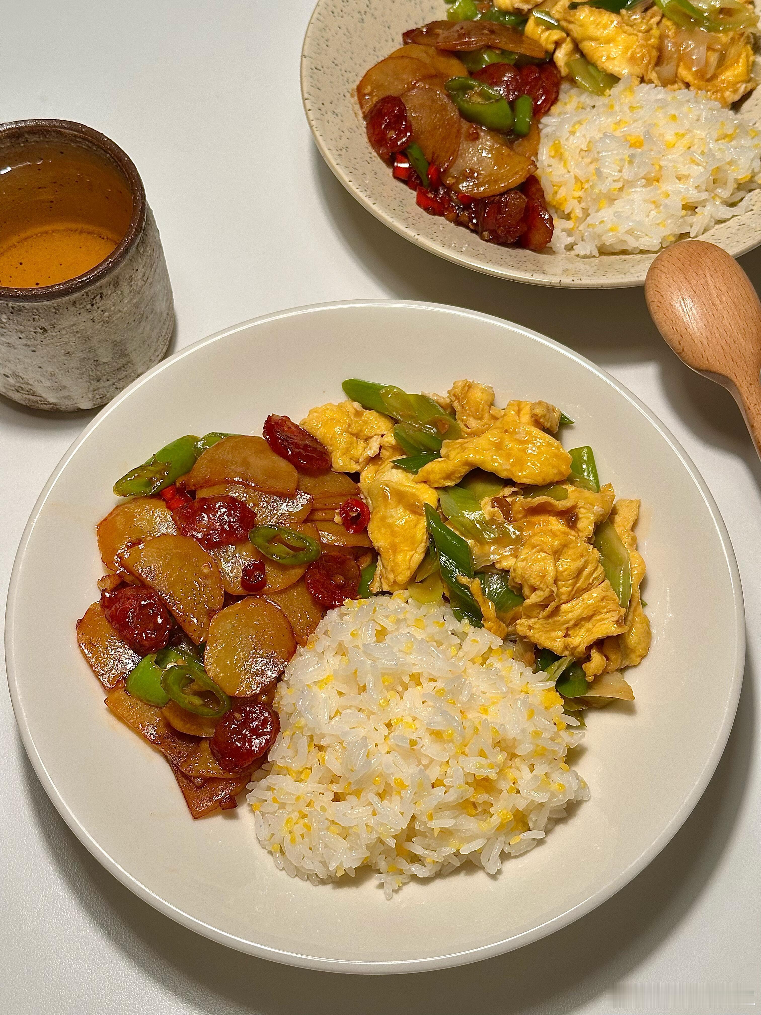 今天的饭🍚土豆片炒腊肠葱爆鸡蛋