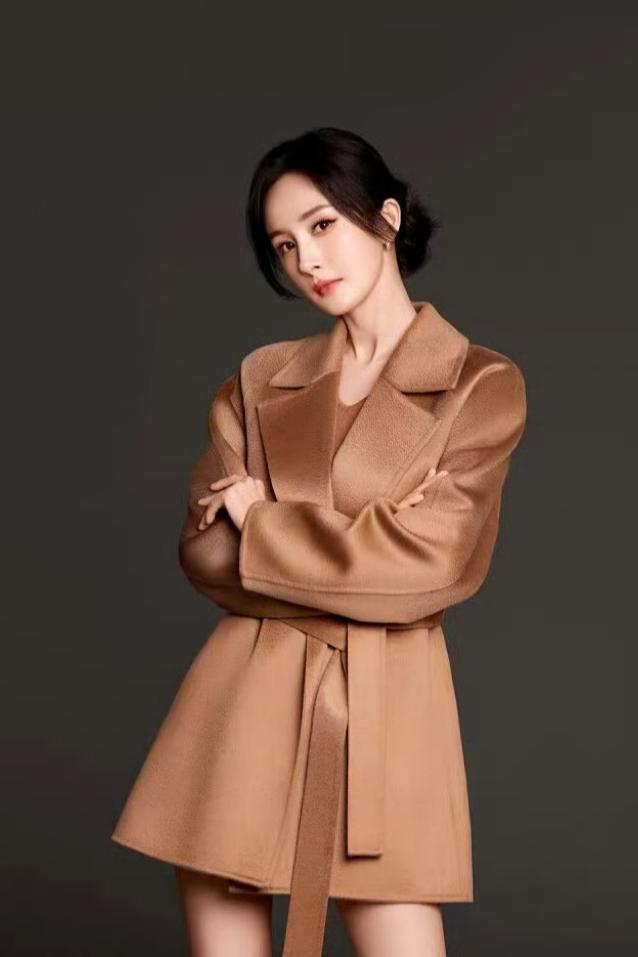 杨幂主演的《生万物》已集齐飞天、金鹰、白玉兰三大奖提名并获金鹰“优秀电视剧”，成