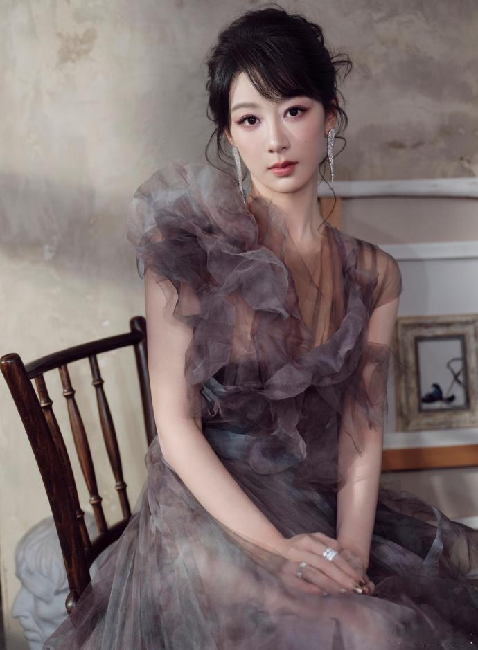 杨紫破“影视寒冬”谣言！忙到无缝进组？本人笑怼：纯属赶巧没的选杨紫下山直播