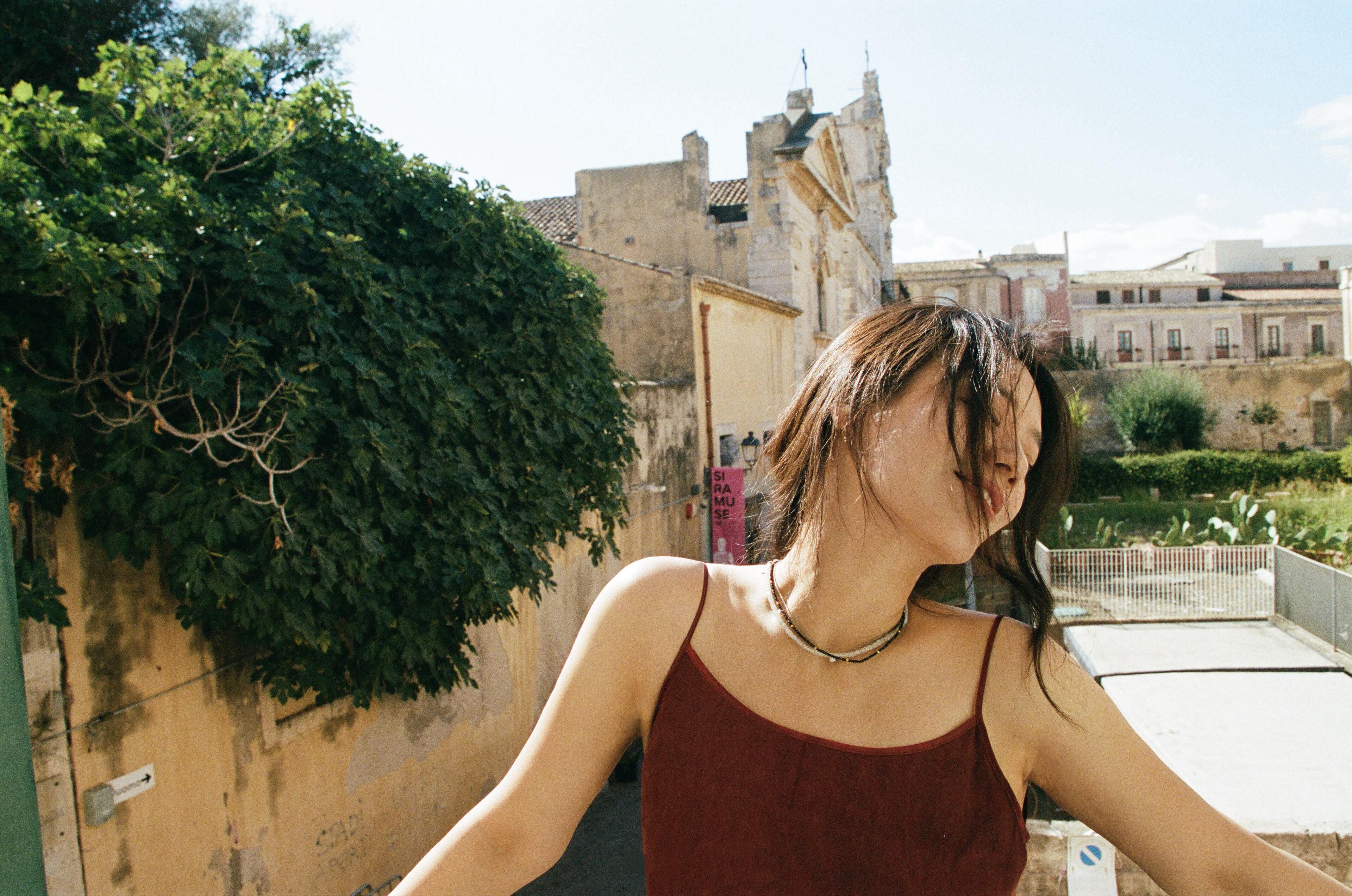 马思纯西西里旅行胶片照自带电影女主角的氛围感🎞️✨