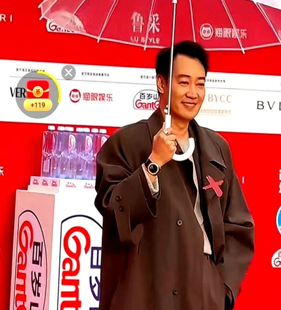 辛柏青的状态令人担忧，根据他的朋友透露他现在不爱说话，自从宣布了妻子朱媛媛去世以