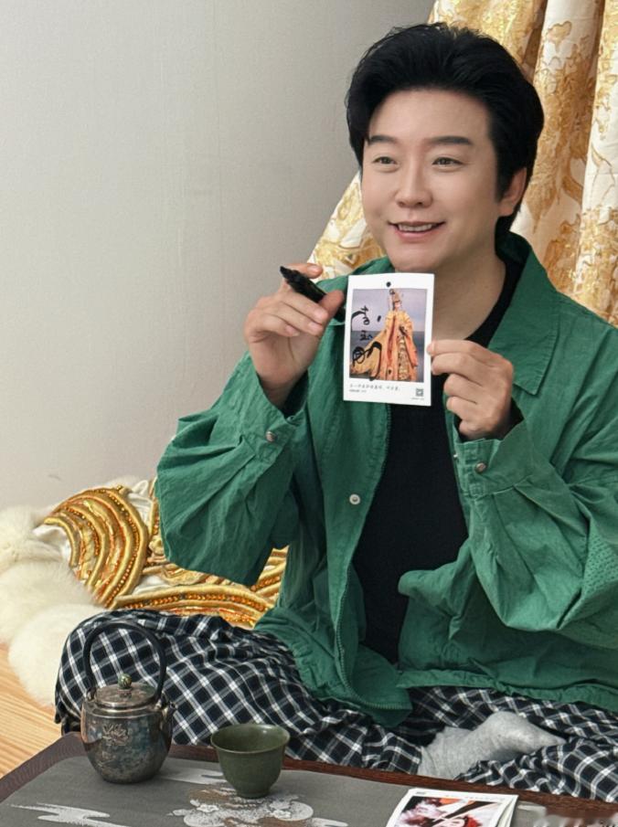 谁能想到，那个在春晚舞台上用《新贵妃醉酒》惊艳了全国观众的李玉刚，竟然在47岁这
