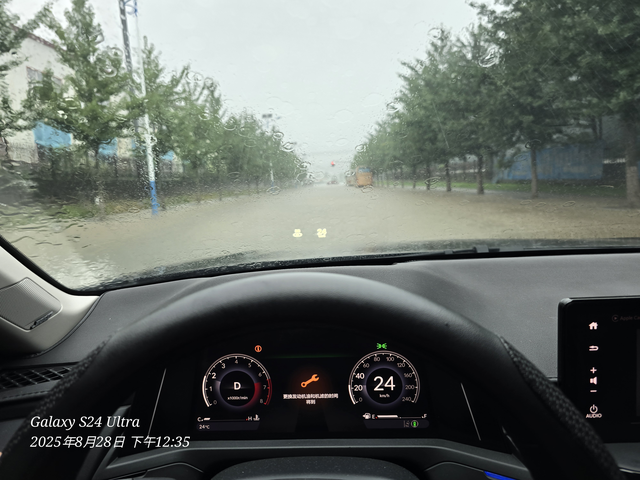 你们的雅阁都做没做地盘防锈啊前两天去保养，说排气管有一点锈迹，问做不做排气管防