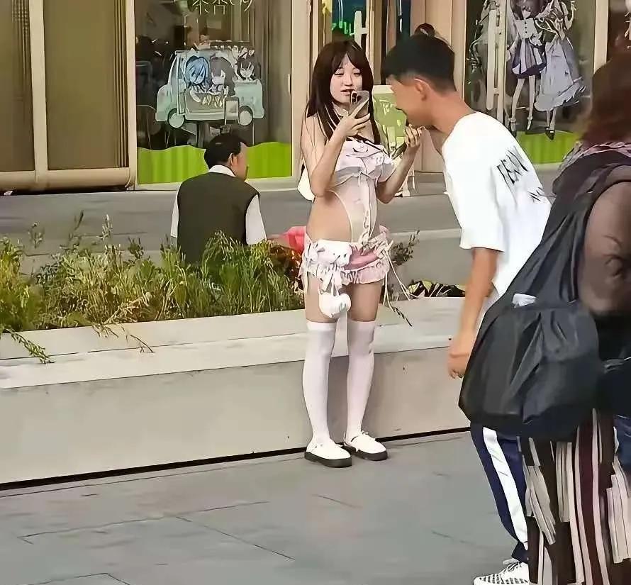 什么样的父母会养出这么没有底线女儿？这种女人会生儿育女吗？会做个好妻子好妈妈好儿