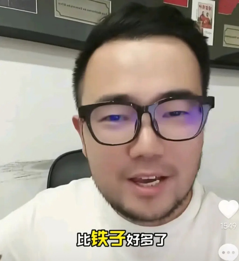 媒体人潘伟力表示,他很希望邵佳一能成为国足主教练,有以下这个原因。他在直播间里