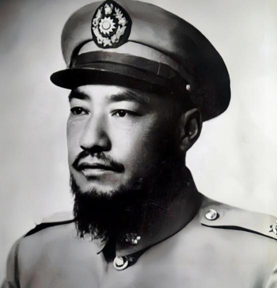 1961年，58岁的马步芳对18岁的五姨太说：“把你妈妈和两个妹妹叫来伺候我！”