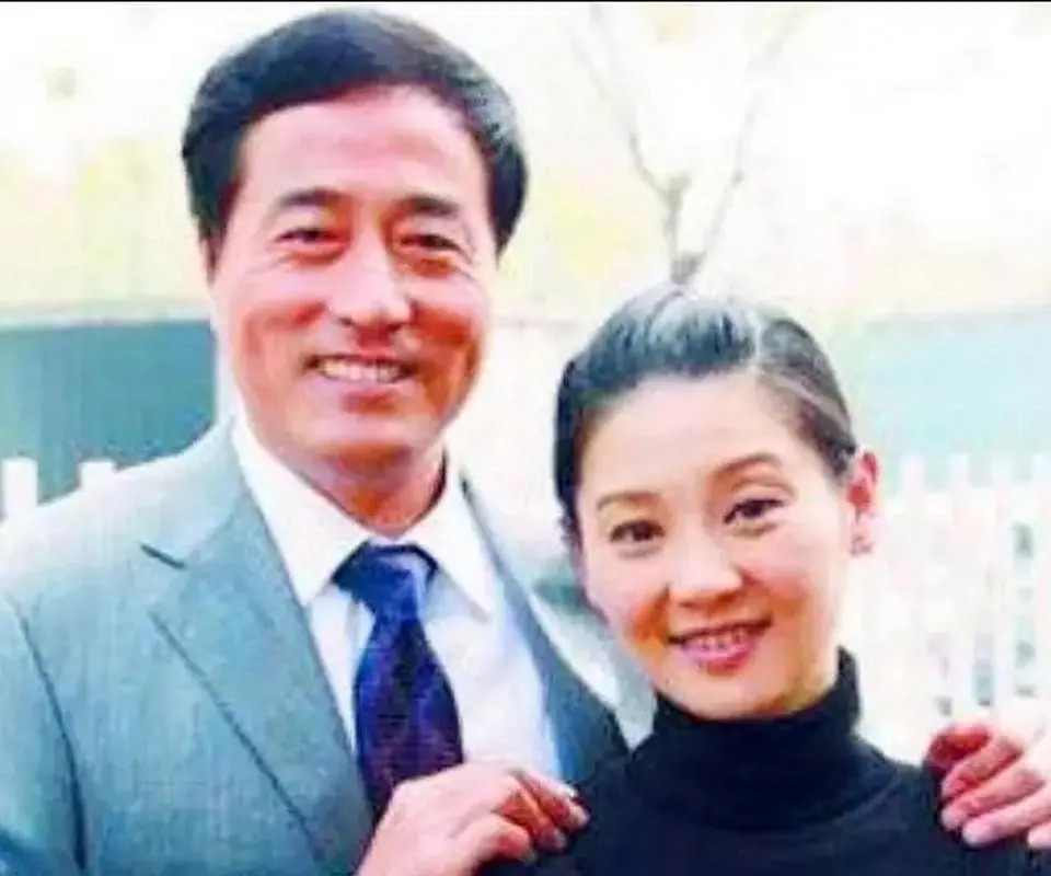 当年，徐帆刚开始北漂的时候，经常去杨立新家蹭吃蹭喝，杨立新一家对她非常好，平时大