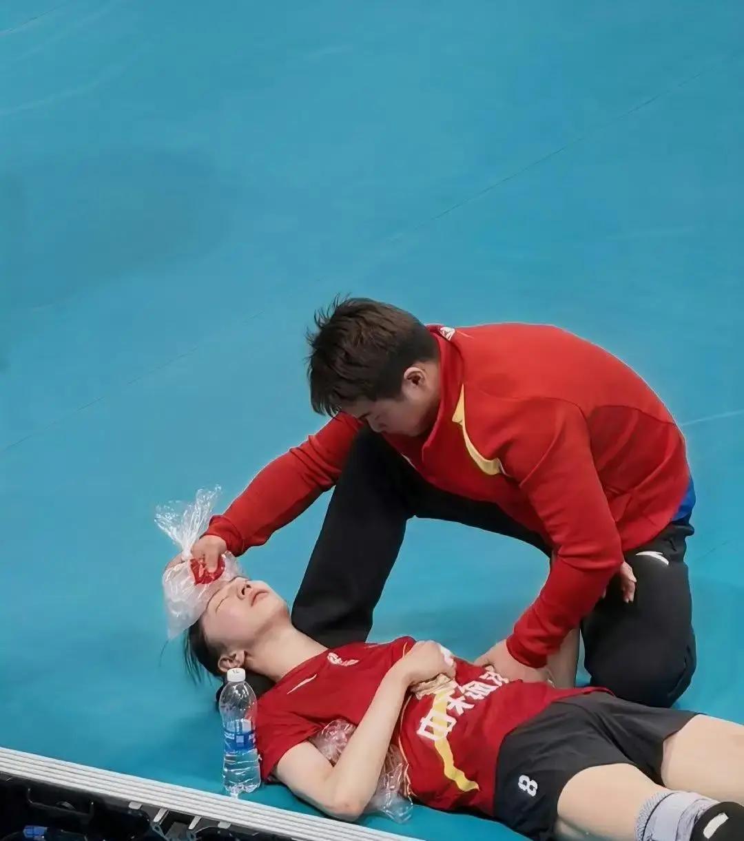 39.2℃还在打？吴梦洁高烧不退被硬推上场江苏女排1月6日对上海，吴梦洁烧