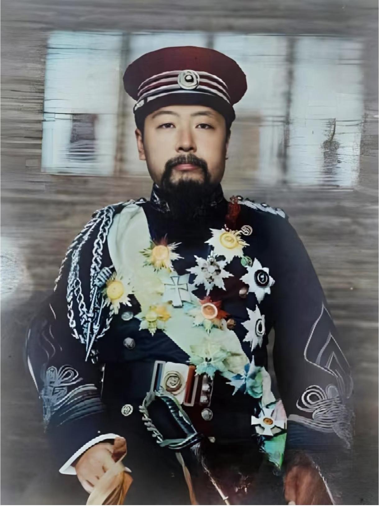 “愿还汉姓”的满清大臣，革命军不听1911年深秋，四川资州城外。端方坐在