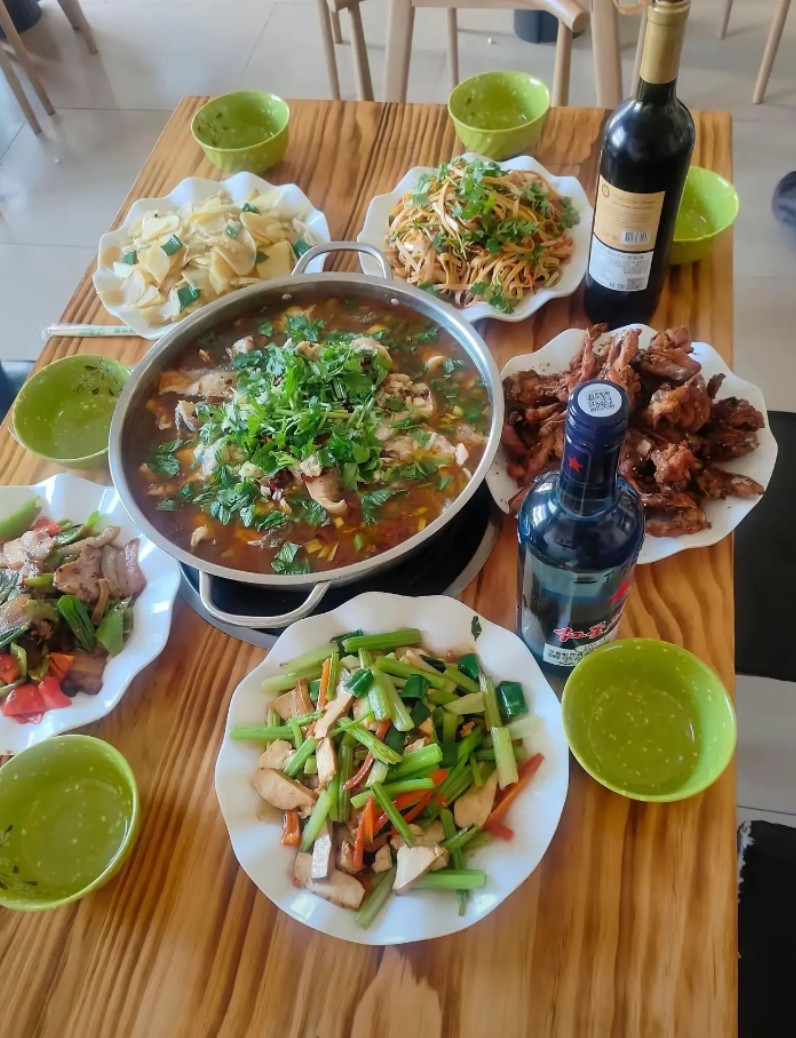 请六个人吃饭，酒是不是差点劲？