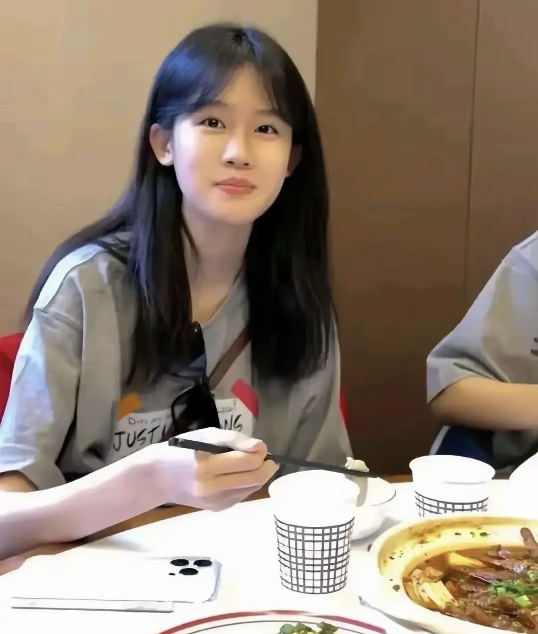 有其母必有其女！陆毅女儿美到认不出，这长相在星二代中数一数二