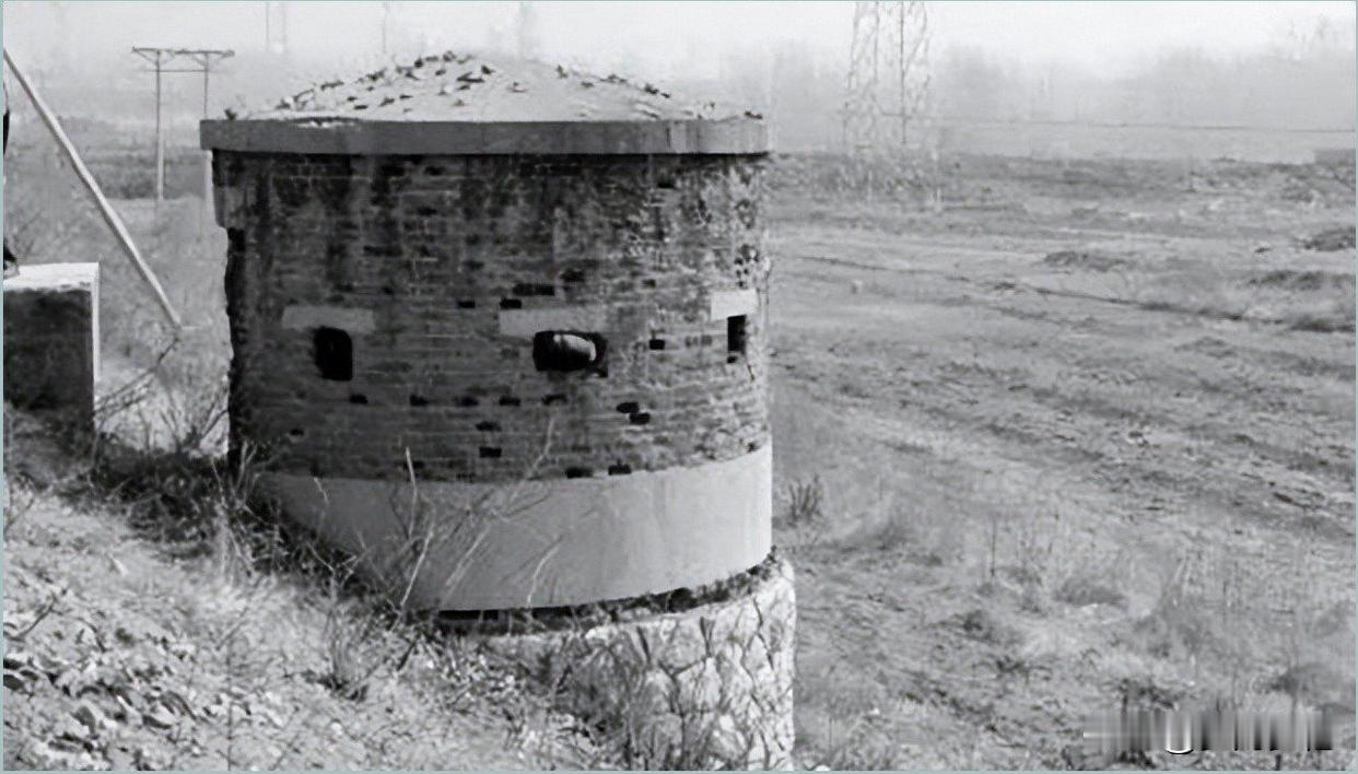 1942年，日军在华北建上万座炮楼，没电怎么办？答案让人意外：竟是靠士兵在4平米