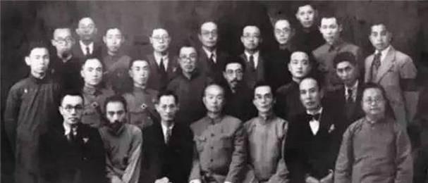 为什么民国短短三十多年却出现一大批大师级人物？其实那些被捧上神坛的“大师”，放现