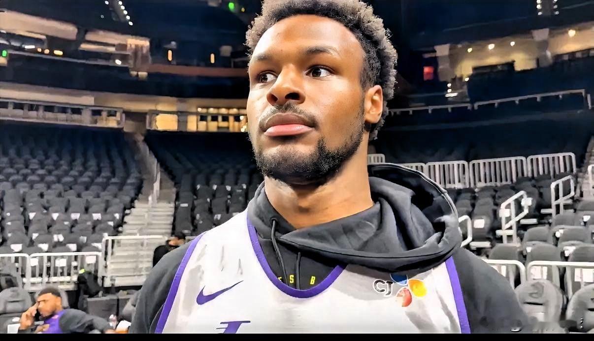 防守蜕变！布朗尼自信宣言：我已能锁死对位，获雷迪克盛赞